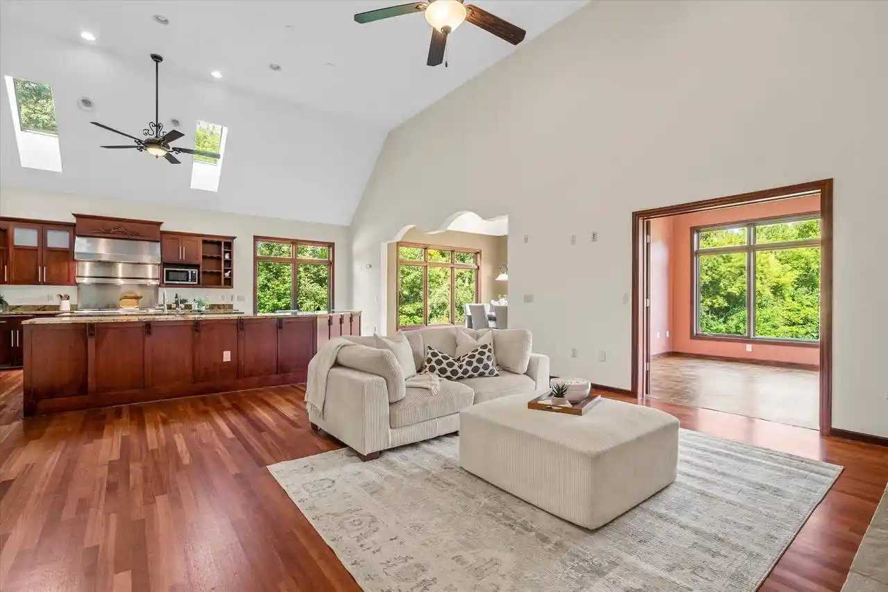5th image of 4042 Coopers Hawk Dr Dr, Hubertus, WI 53033 | MLS# 1971939