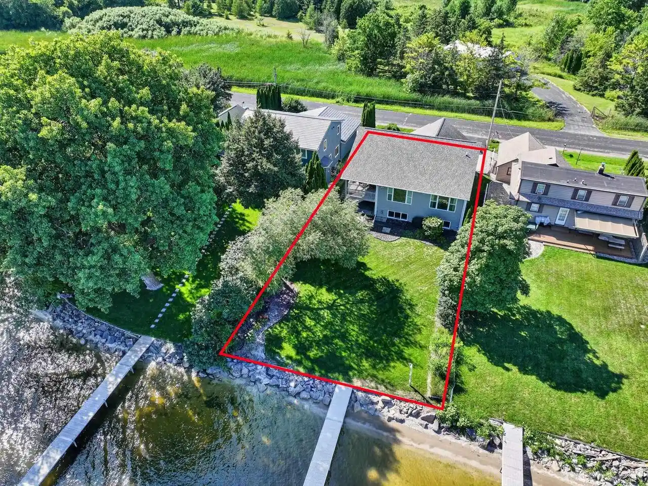 Photo 3 of Single family home for sale at 4666 Island View Dr Dr, Oshkosh, WI 54901 | MLS# 50329237 | Listing updated on 2026-08-11