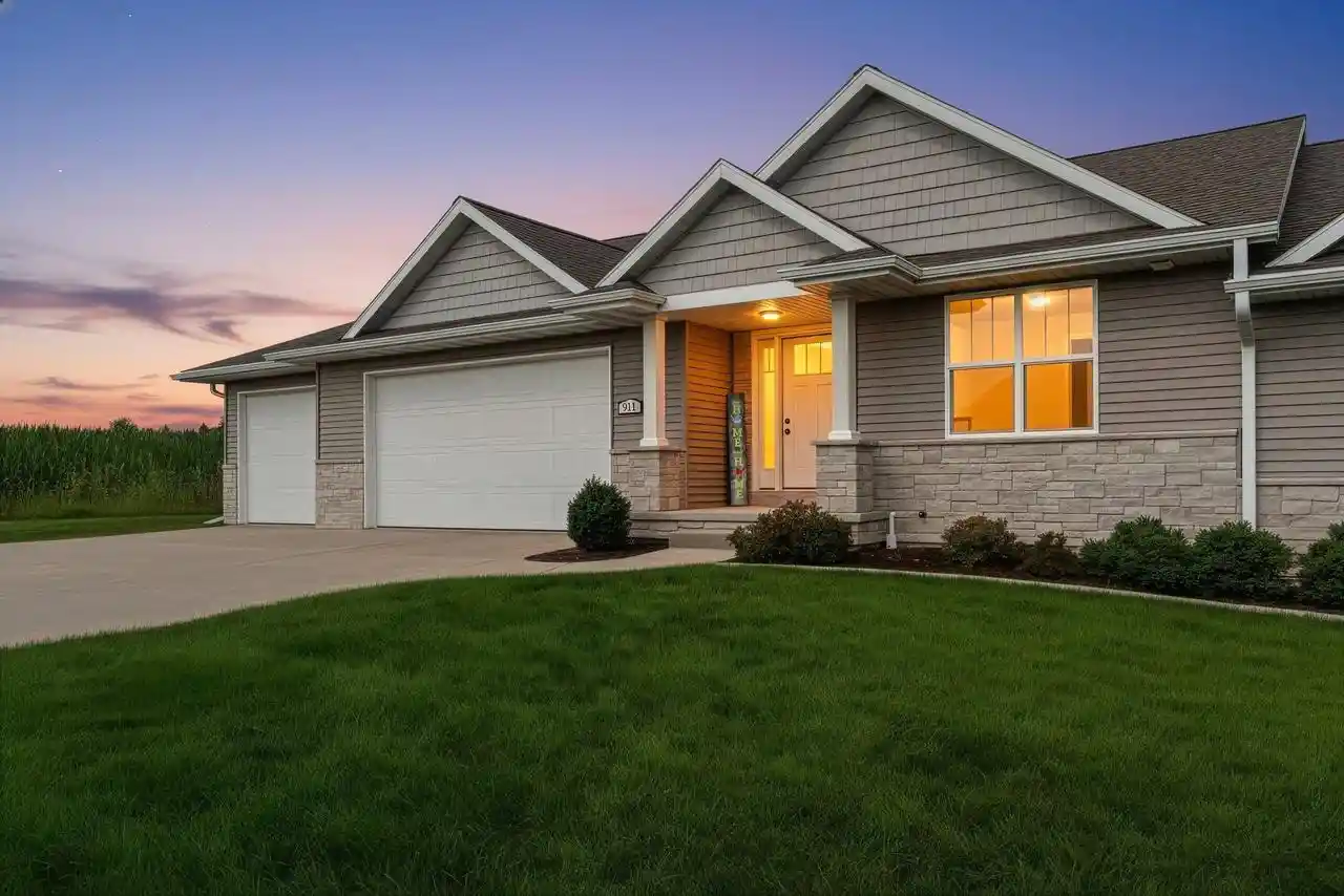 Photo 1 of Condo for sale at 911 Barronwood Dr Dr, Green Bay, WI 54311 | MLS# 50329239 | Listing updated on 2026-09-21