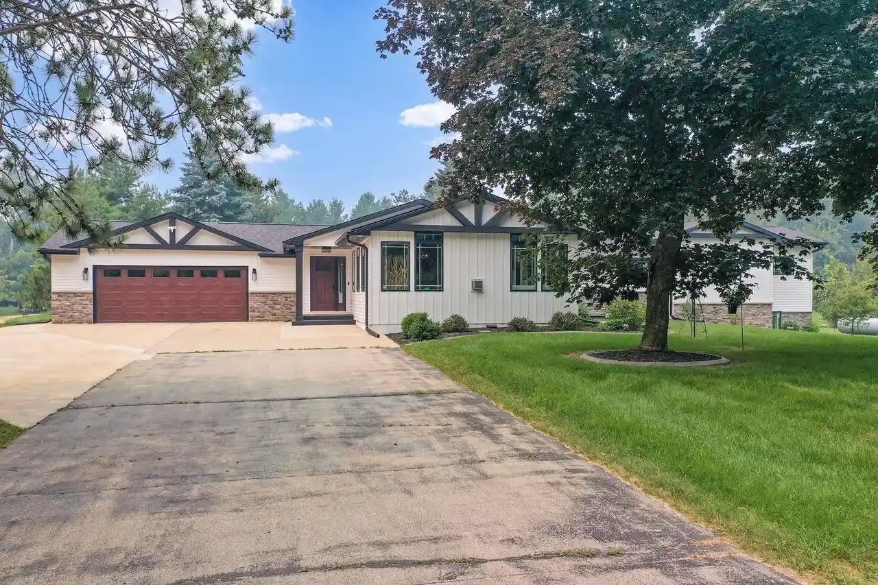 Homes for sale in Suamico, WI | 2305 Jesse Lane Lane, Suamico, WI 54313 | MLS# 50329249