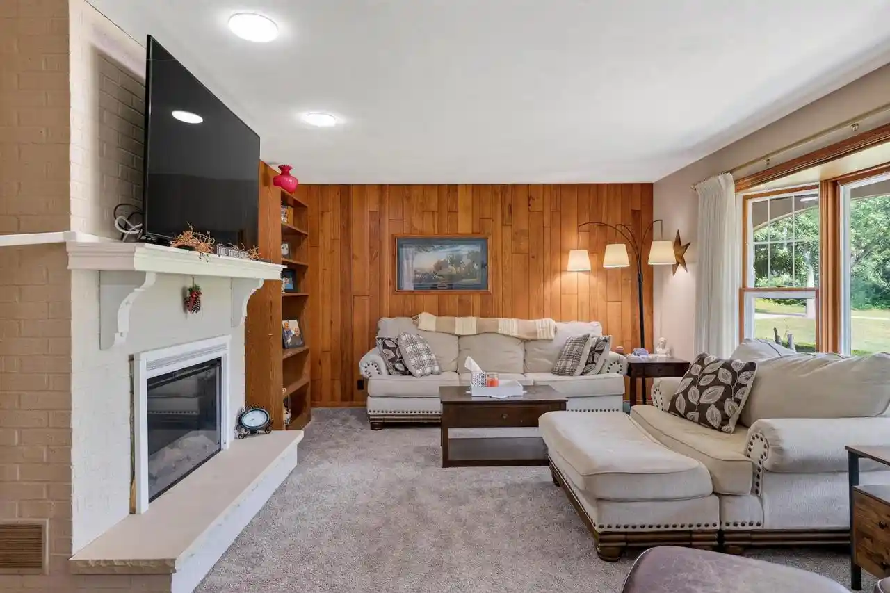 2nd image of 5704 E Oak Trail Trail, Milton, WI 53563 | MLS# 2028231