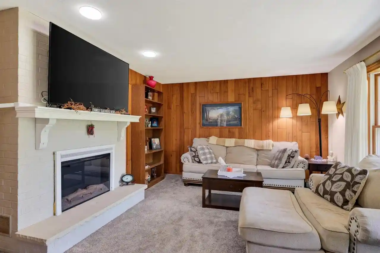 3rd image of 5704 E Oak Trail Trail, Milton, WI 53563 | MLS# 2028231