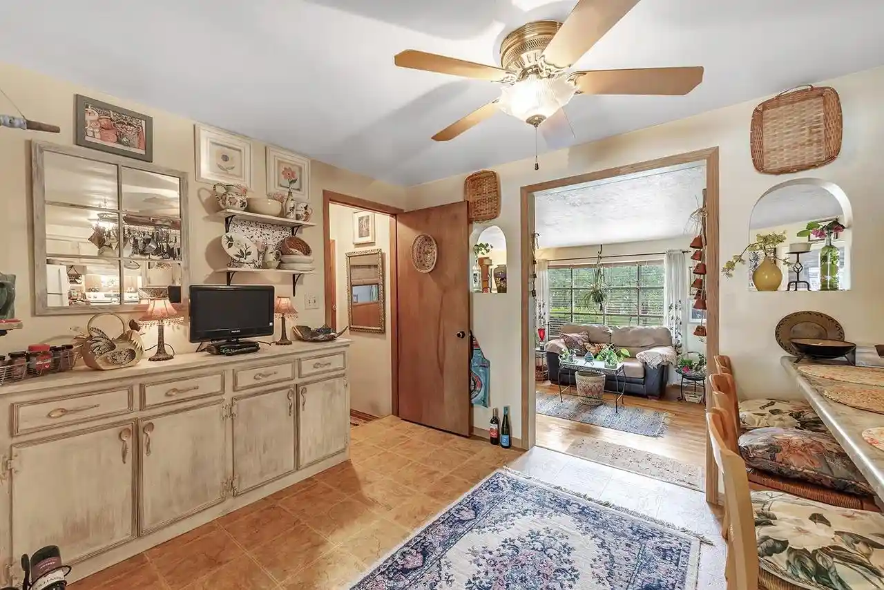 2nd image of 1762 Chateau Dr Dr, Green Bay, WI 54304 | MLS# 50329256
