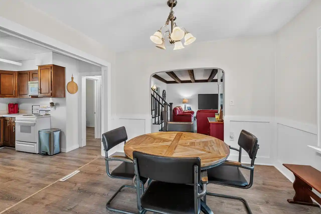 5th image of 30421 Forest Dr Dr, Burlington, WI 53105 | MLS# 1971984