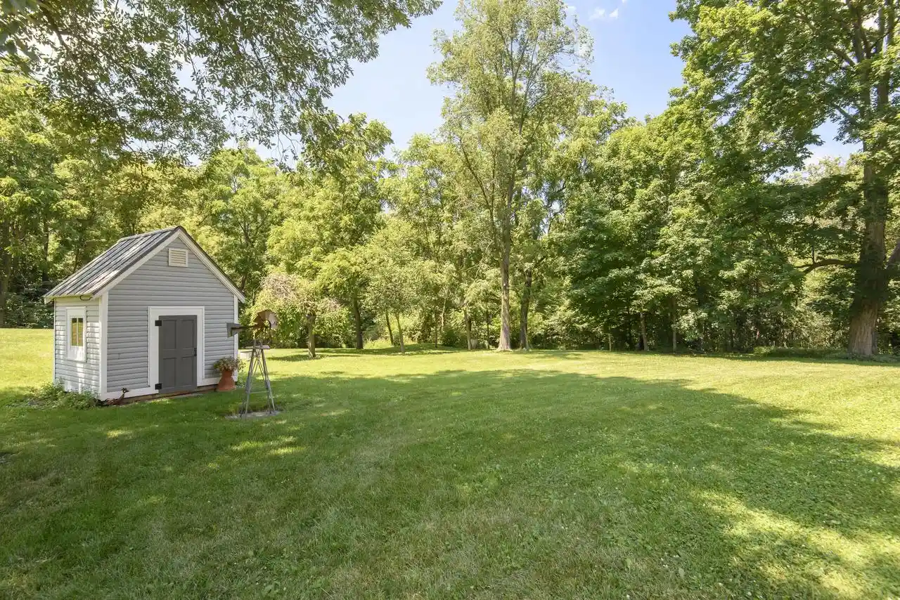3rd image of W247S8375 Stonehill Dr Dr, Mukwonago, WI 53149 | MLS# 1971981