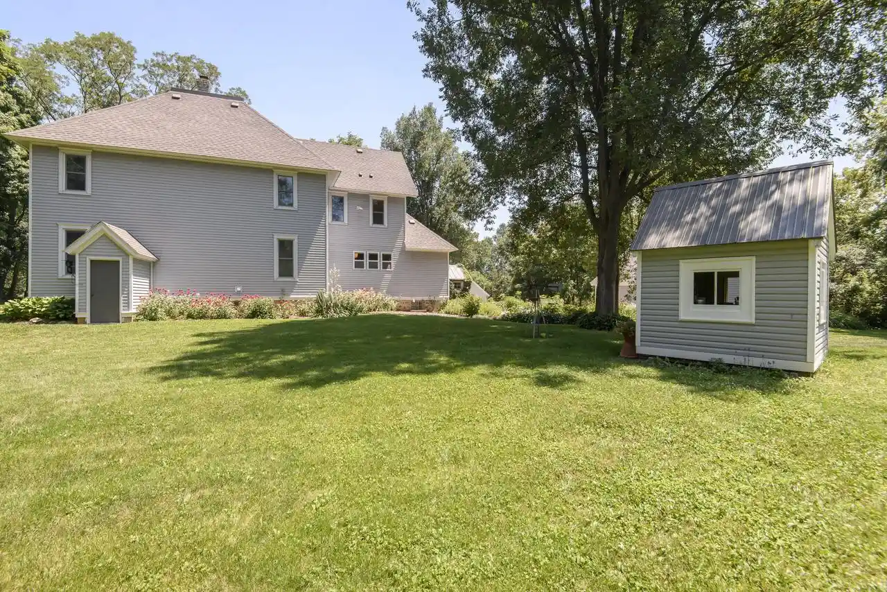 4th image of W247S8375 Stonehill Dr Dr, Mukwonago, WI 53149 | MLS# 1971981