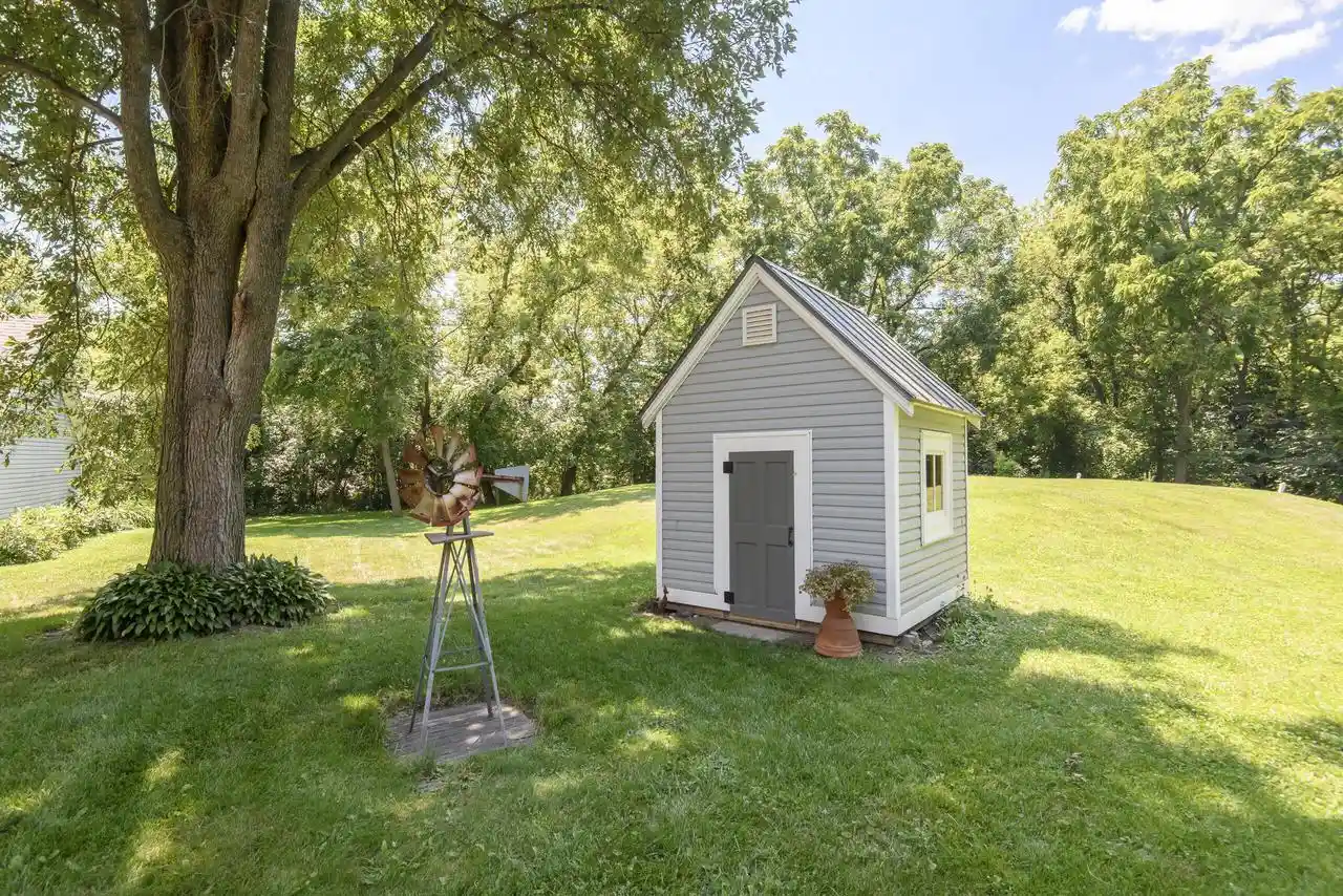 5th image of W247S8375 Stonehill Dr Dr, Mukwonago, WI 53149 | MLS# 1971981