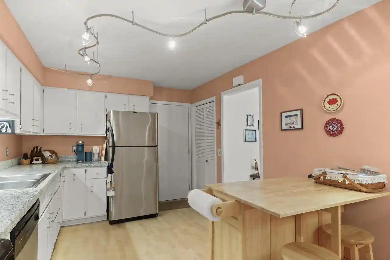 2nd image of 20 Whitcomb Circle Circle, Madison, WI 53711 | MLS# 2028243