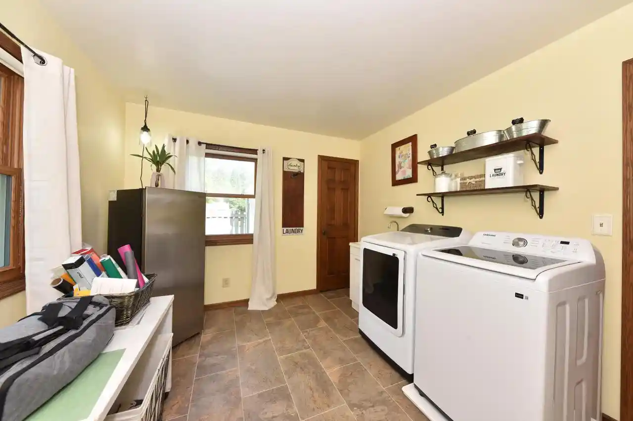 3rd image of 731 Tipperary Lane Lane, Hartford, WI 53027 | MLS# 1971988