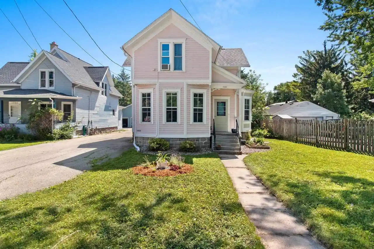 1st image of 1646 Elmwood Avenue Avenue, Oshkosh, WI 54901 | MLS# 50329276