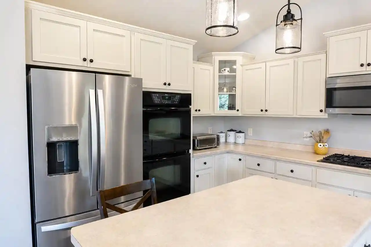 3rd image of 4801 N Benview Court Court, Appleton, WI 54913 | MLS# 50329246