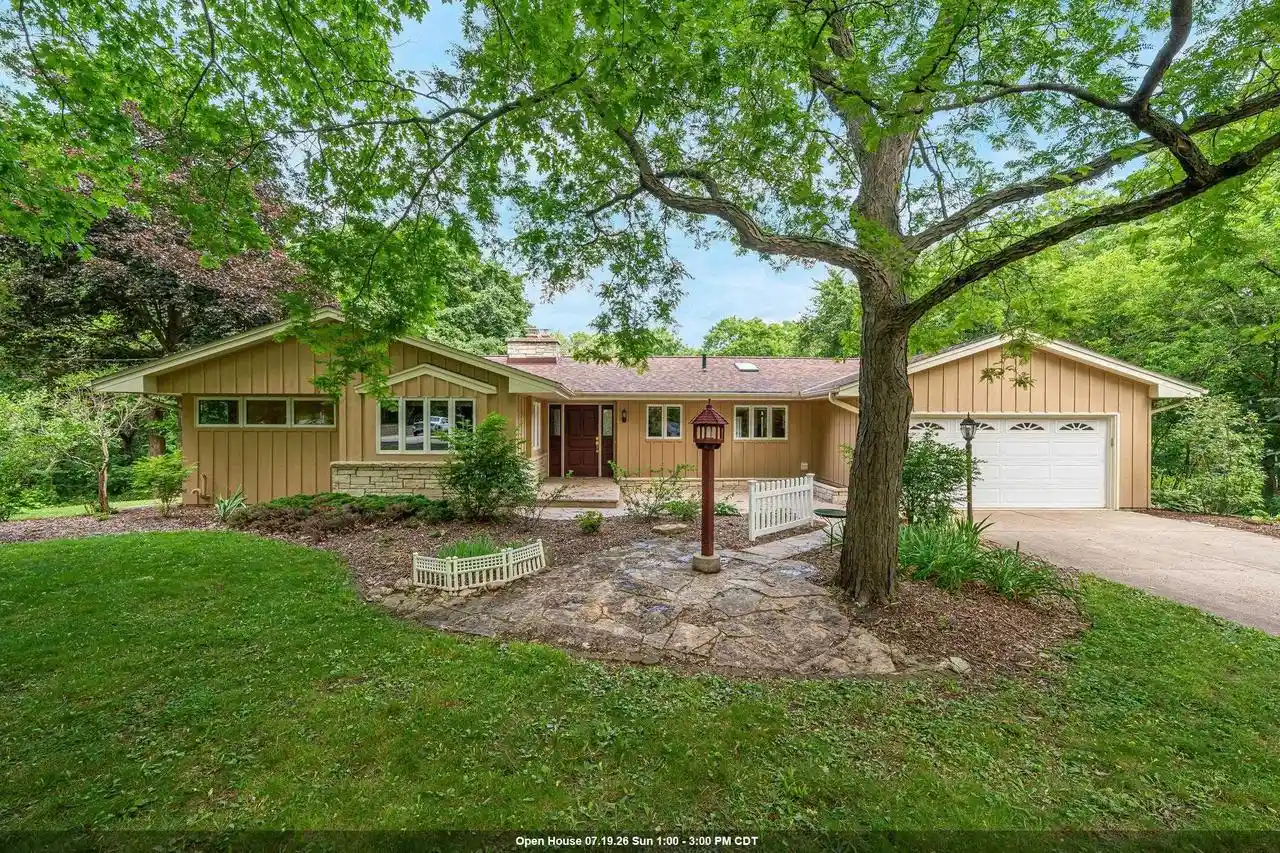 1st image of W270s3575 Oak Knoll Dr Dr, Waukesha, WI 53189 | MLS# 50329192