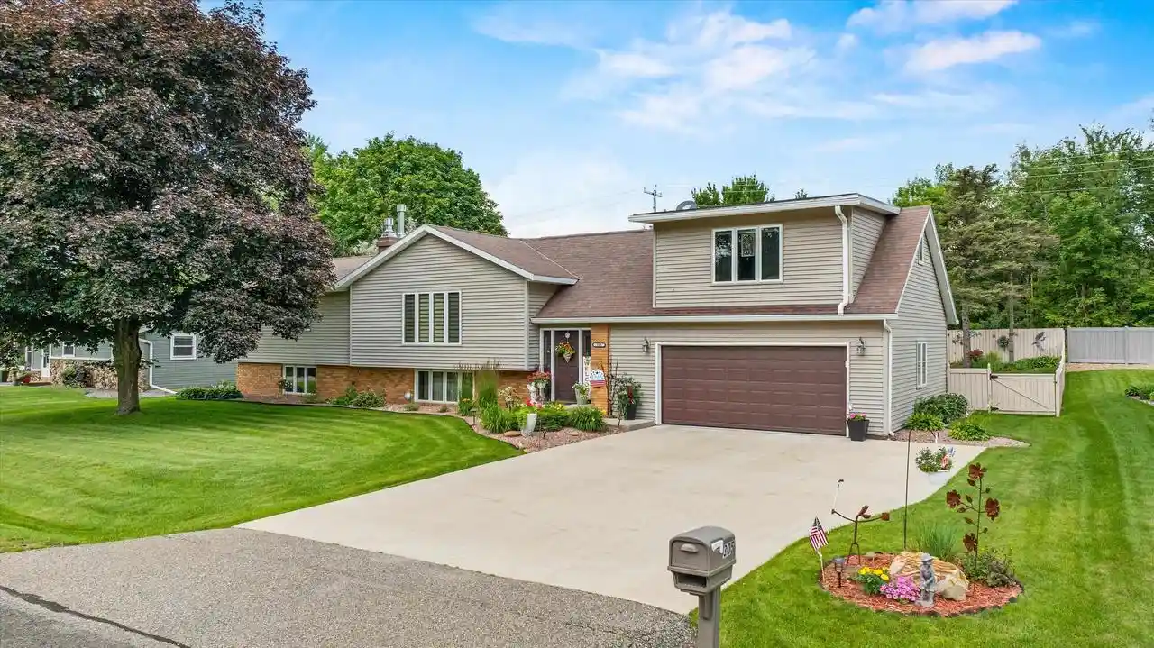 1st image of 305 Marathon Street Street, Marshfield, WI 54449 | MLS# 22603343