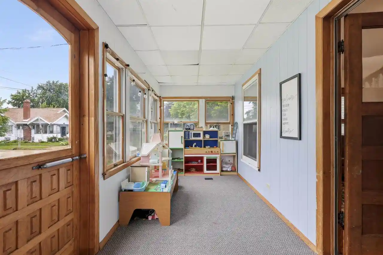 3rd image of 1044 Mt Vernon Street Street, Oshkosh, WI 54901 | MLS# 50329291