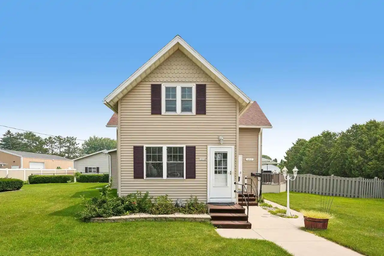 1st image of 1212 Sixth Street Street, Algoma, WI 54201 | MLS# 1972026