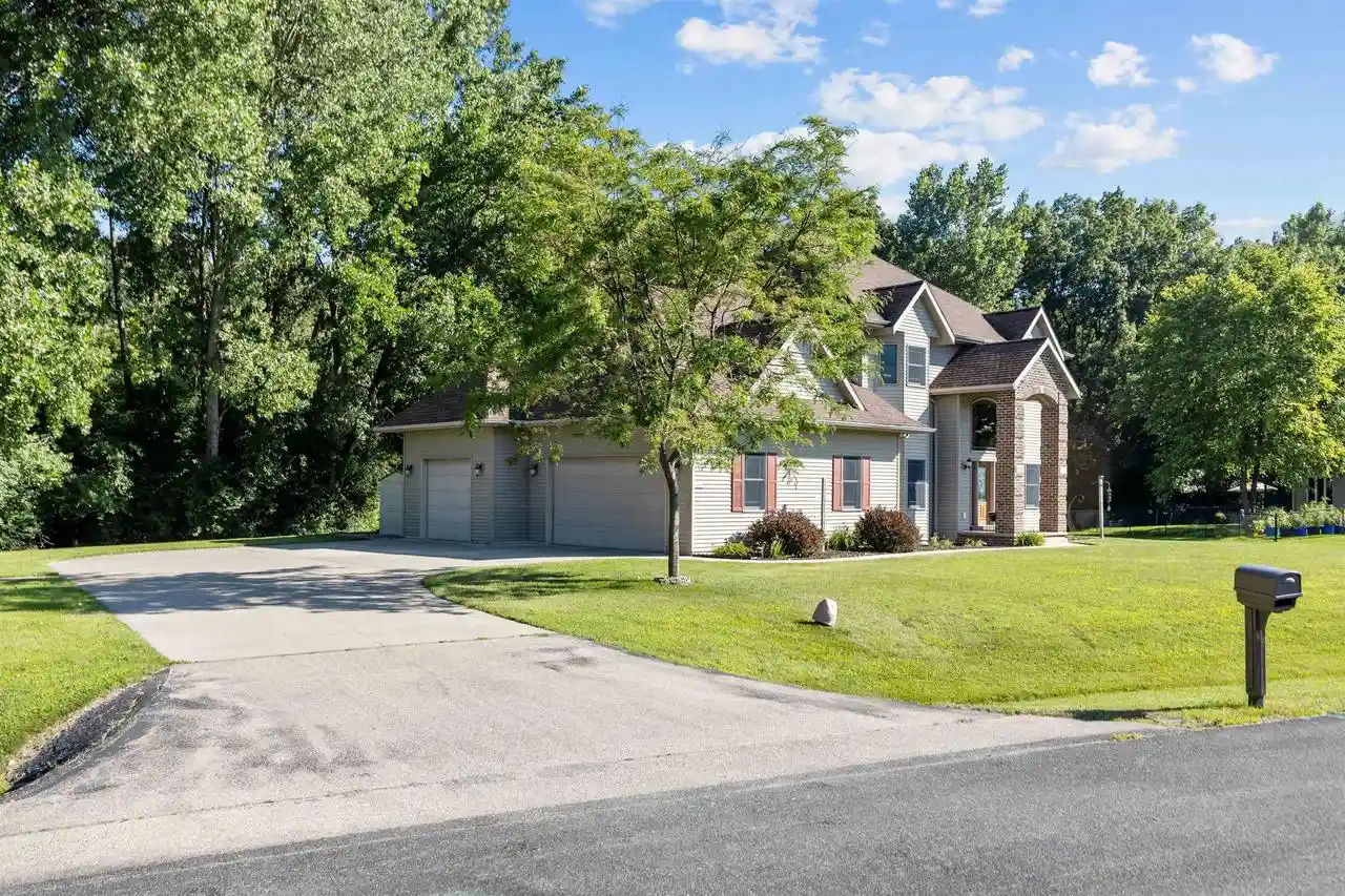 1st image of 1570 Mcintosh Court Court, Oshkosh, WI 54904 | MLS# 50329279