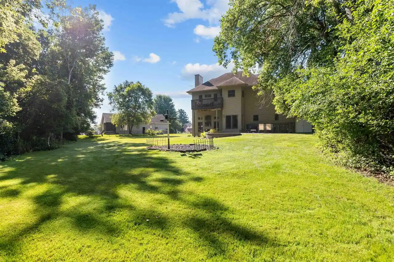 2nd image of 1570 Mcintosh Court Court, Oshkosh, WI 54904 | MLS# 50329279