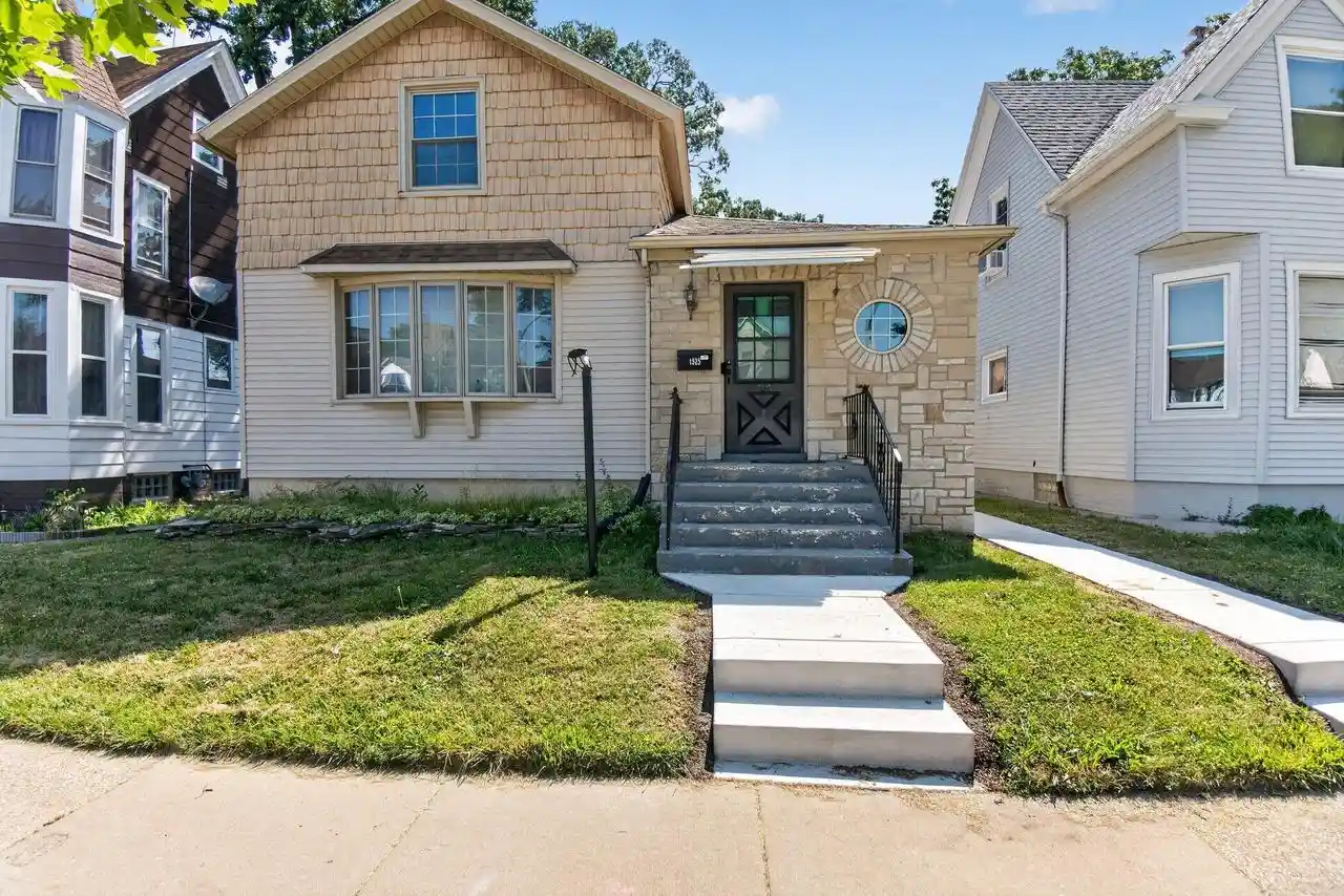 Photo 1 of Single family home for sale at 1525 Holmes Avenue Avenue, Racine, WI 53405 | MLS# 1972044 | Listing updated on 2026-08-22