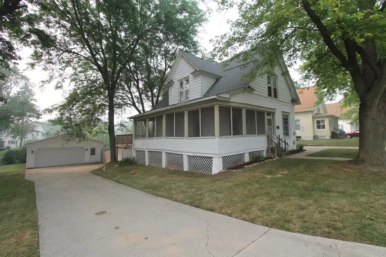 1st image of 608 S Browns Lake Dr Dr, Burlington, WI 53105 | MLS# 1972058