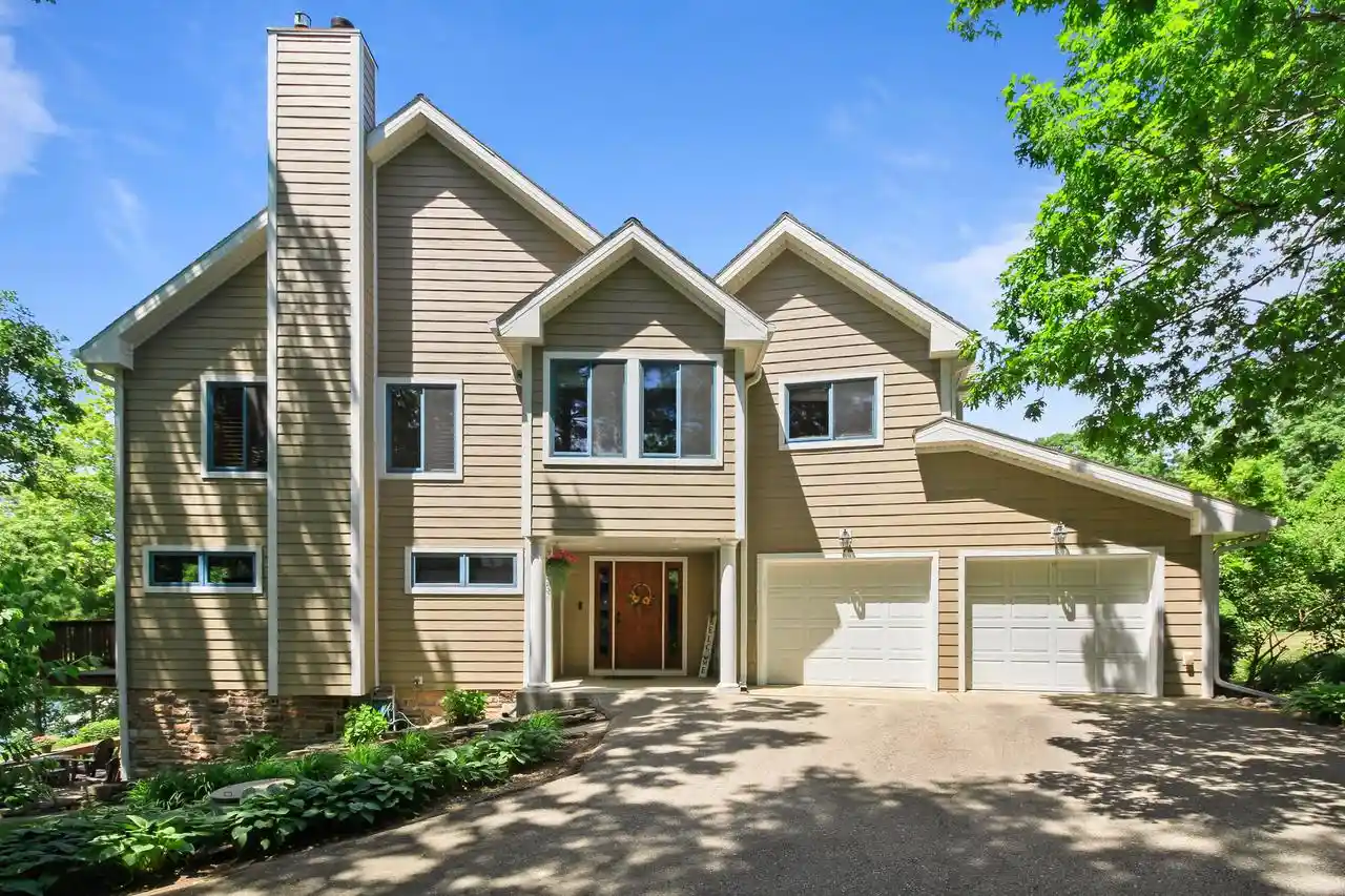 Photo 4 of Single family home for sale at W5320 Pebble Beach Dr, Elkhorn, WI 53121 | MLS# 1972065 | Listing updated on 2026-10-23