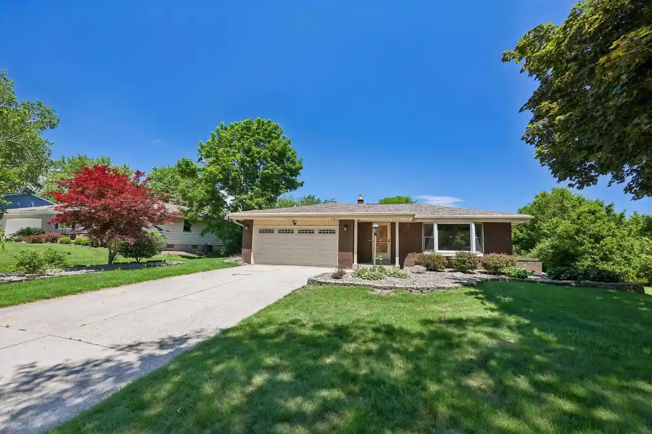 image of 7557 Chapel Hill Court N Court N, Franklin, WI 53132 | MLS# 1972066