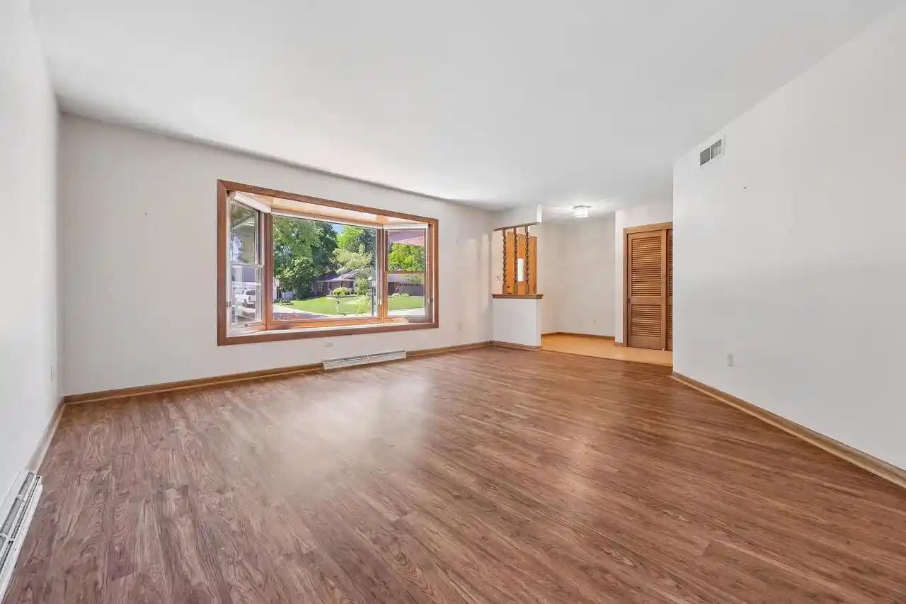 image of 7557 Chapel Hill Court N Court N, Franklin, WI 53132 | MLS# 1972066