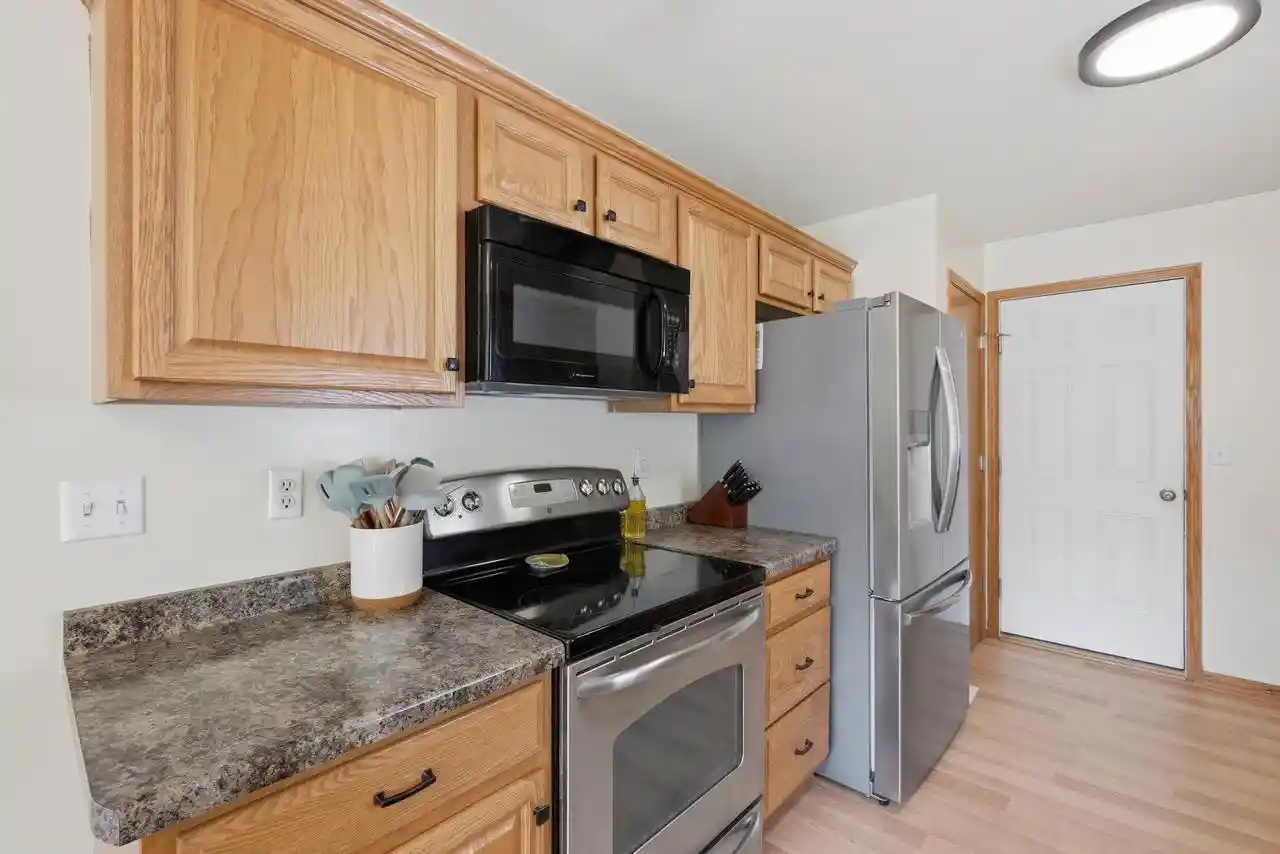 5th image of 1365 Savannah Woods Dr Dr, Edgerton, WI 53534 | MLS# 2028295