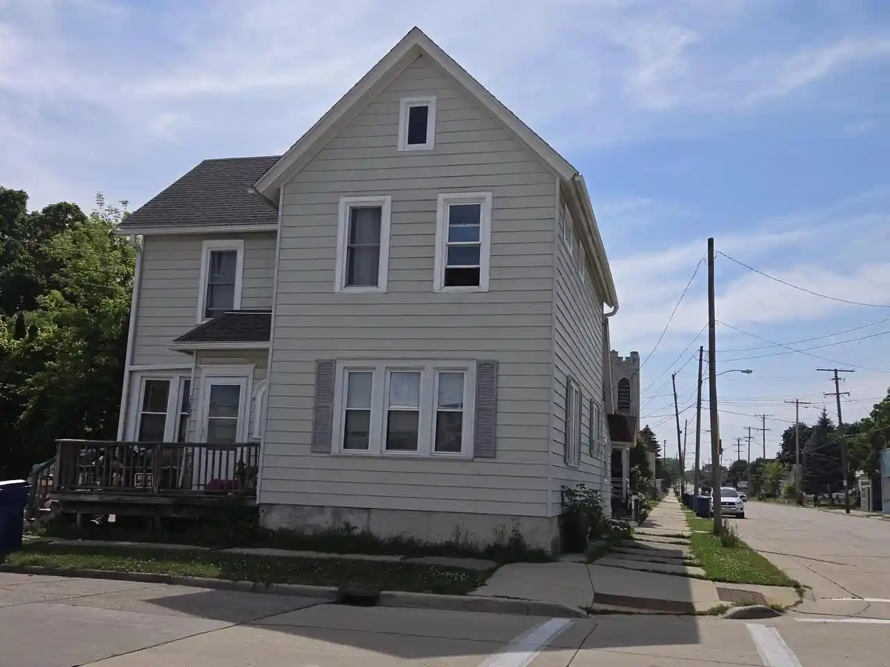 Photo 3 of Sale Pending at 1654 Saint Clair Street Street, Racine, WI 53402 | MLS# 1972076 | Listing updated on 2026-09-04