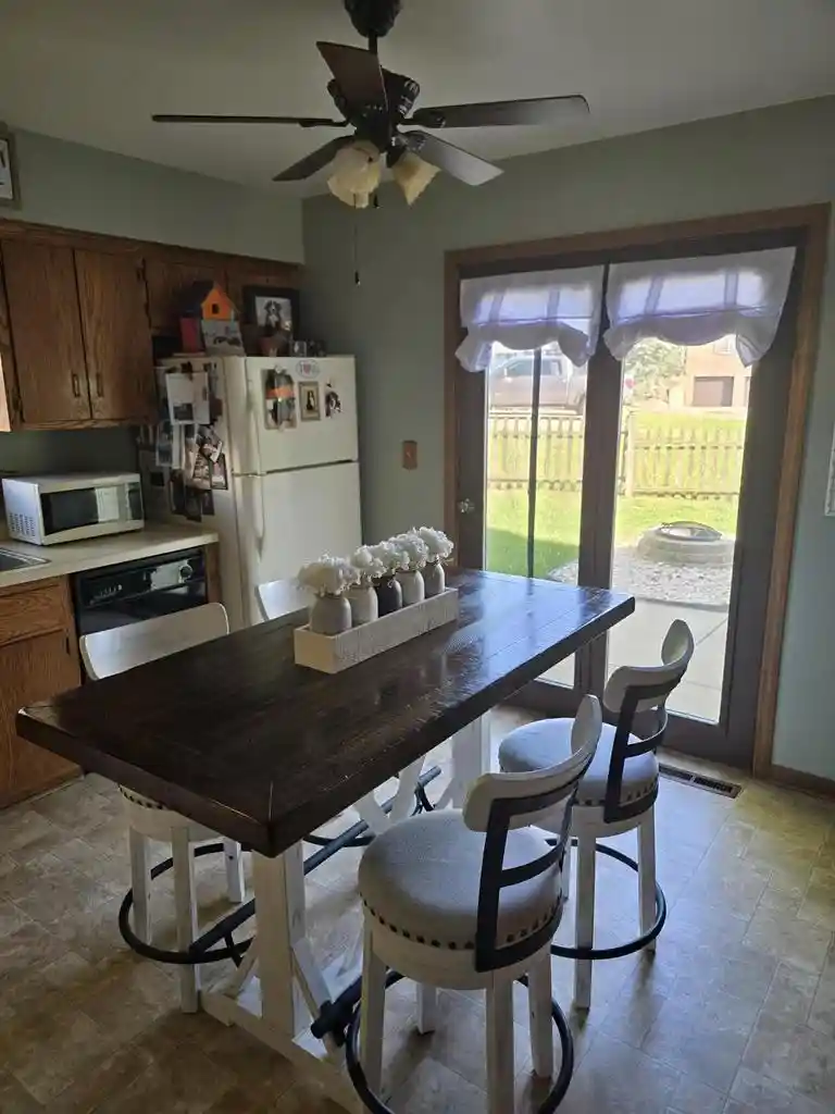 2nd image of 1547 &1543 Briarwood Lane Lane #1543, Hartford, WI 53027 | MLS# 1972081