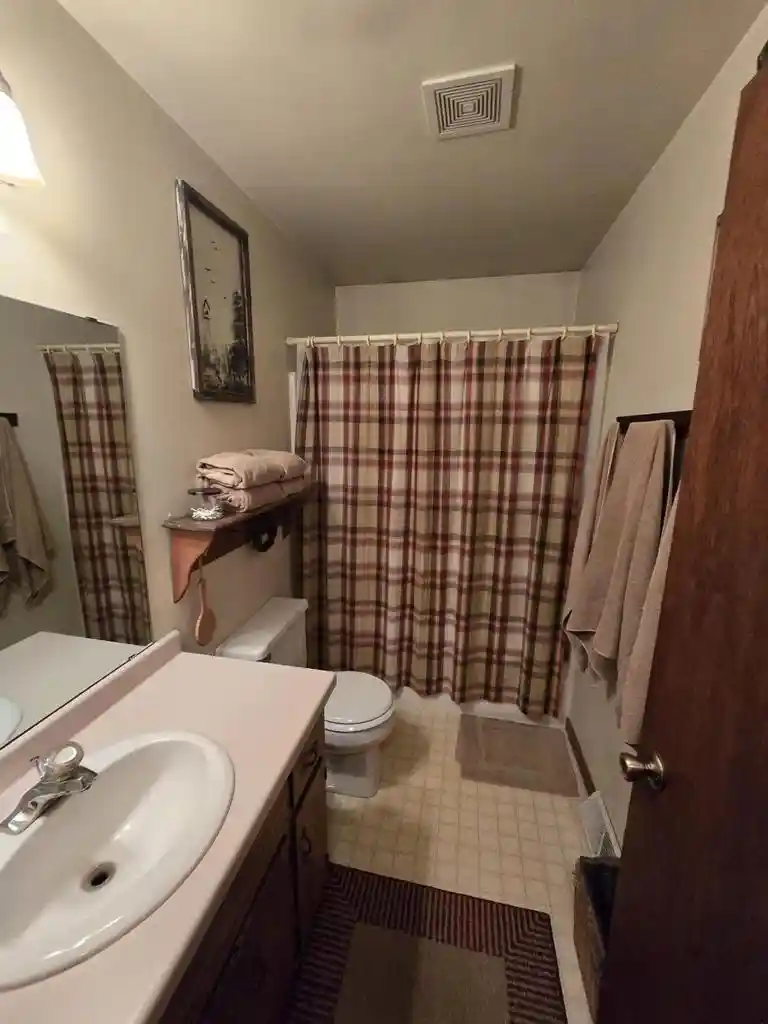 2nd image of 1547 &1543 Briarwood Ln Ln, Hartford, WI 53027