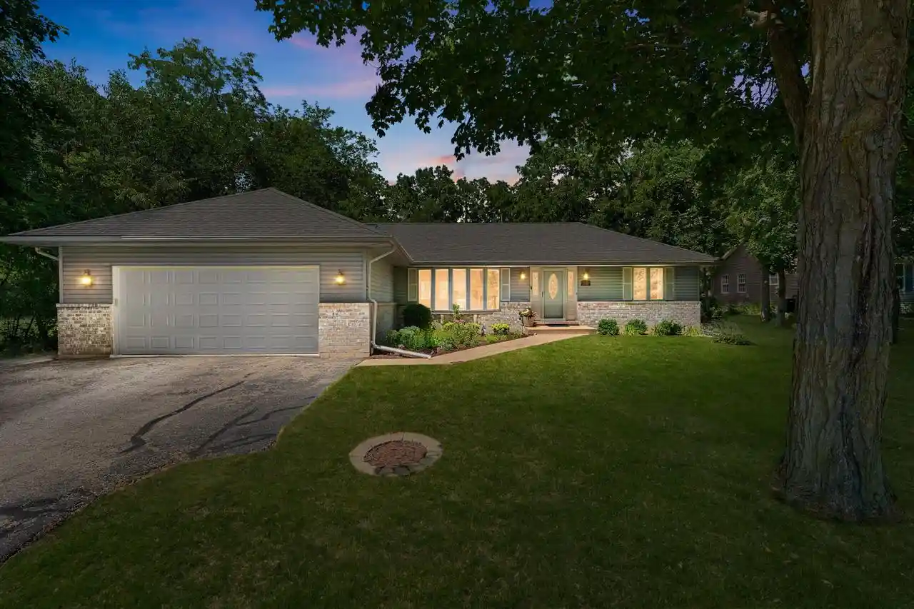 Homes for sale in Williams Bay, WI | 118 Hillview Road Road, Williams Bay, WI 53191 | MLS# 1972096