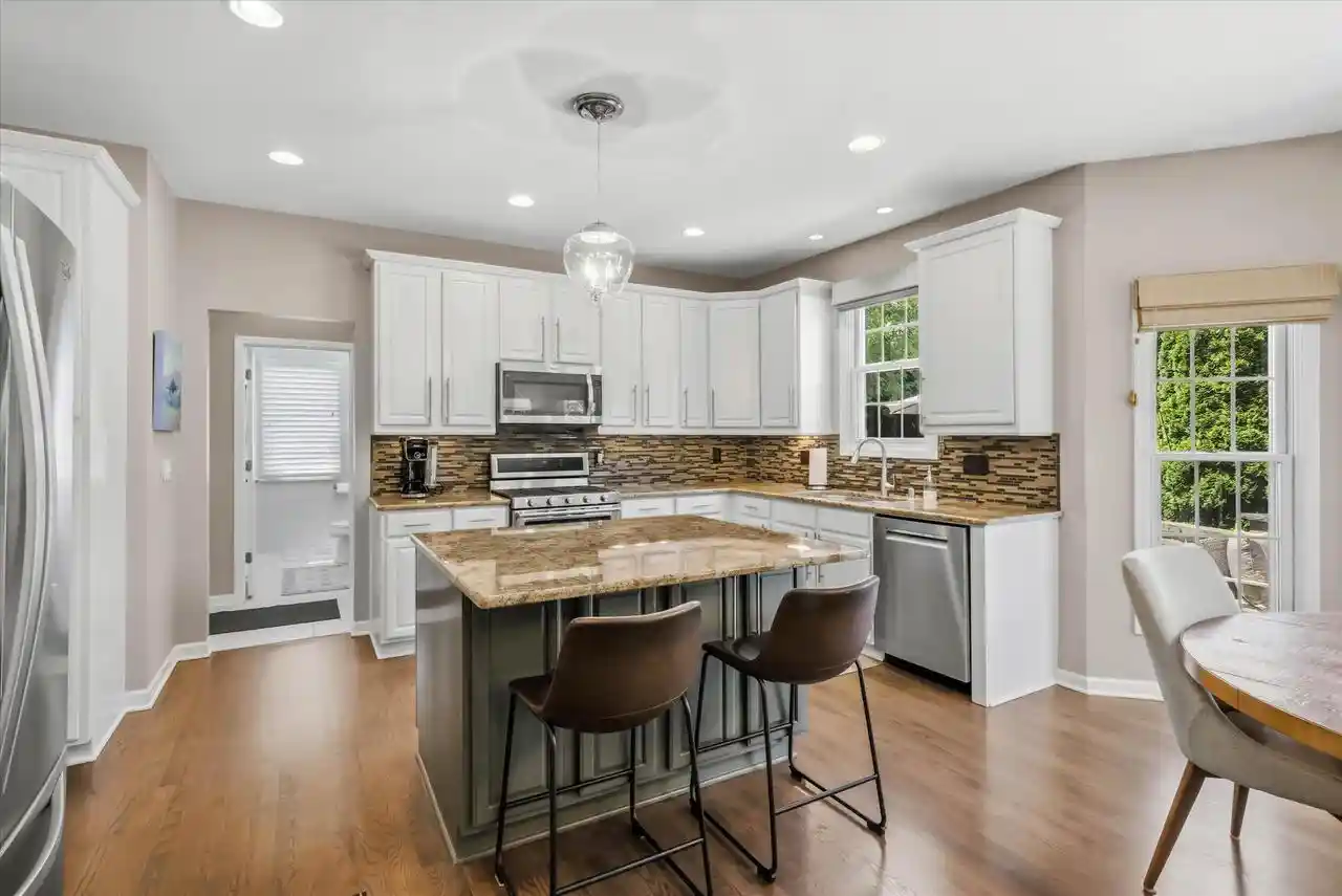 4th image of W73N413 Greystone Dr Dr, Cedarburg, WI 53012 | MLS# 1972097