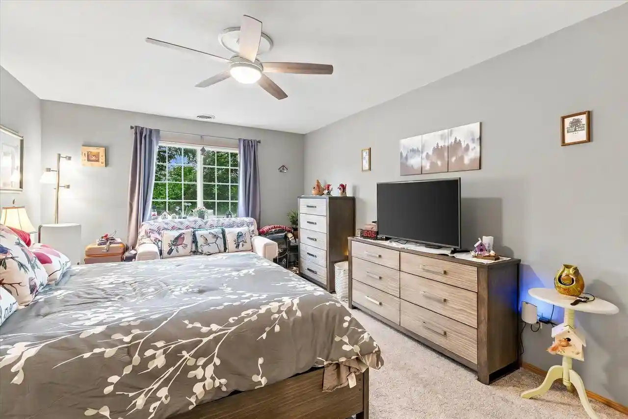 2nd image of 140 W Commerce Boulevard Boulevard #206, Slinger, WI 53086 | MLS# 1972111