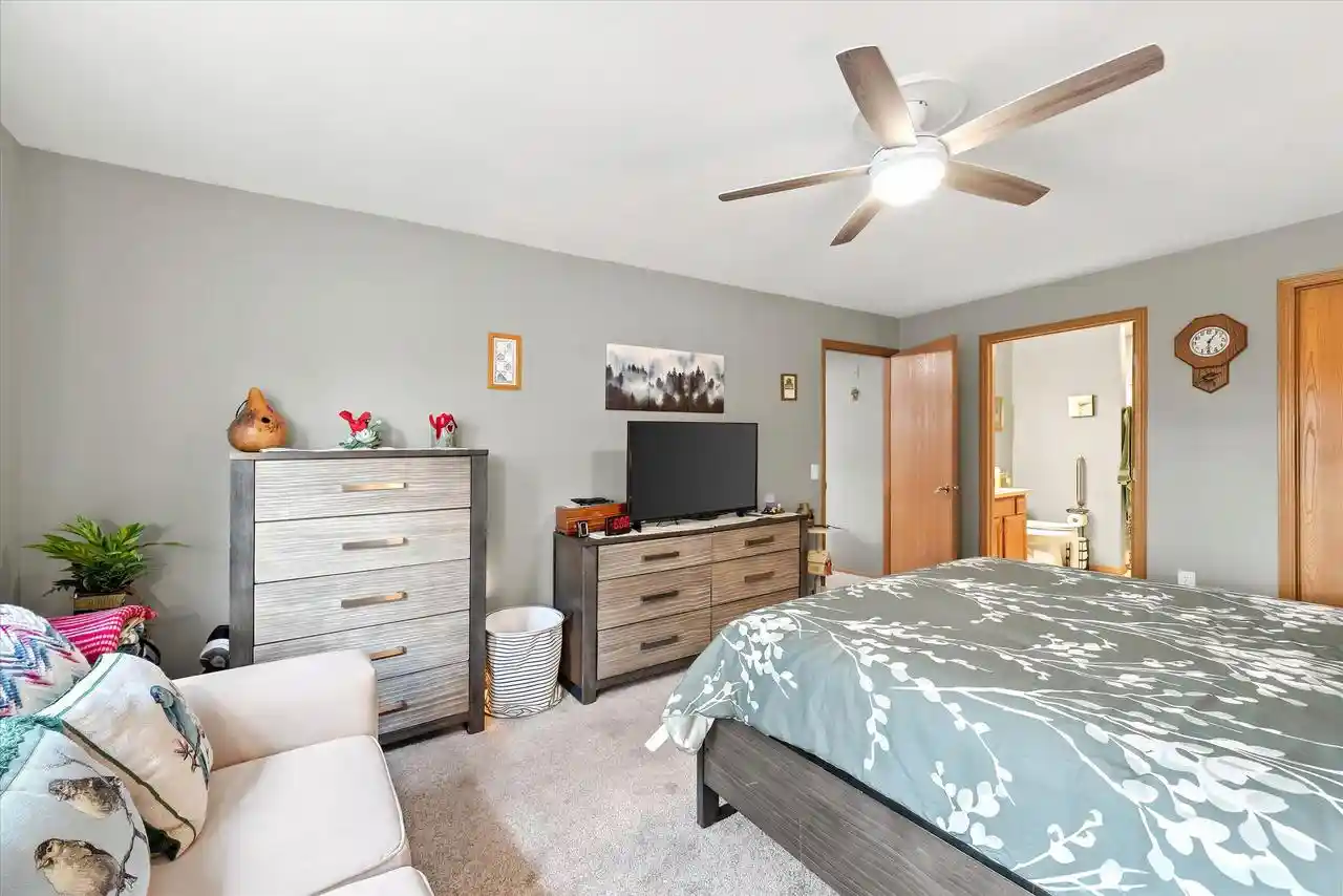 3rd image of 140 W Commerce Boulevard Boulevard #206, Slinger, WI 53086 | MLS# 1972111