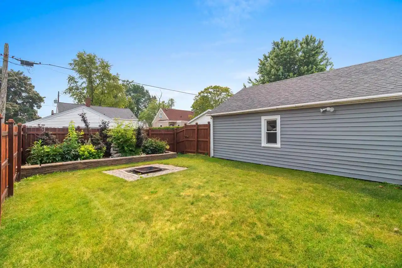 2nd image of 825 Summit Street Street, Manitowoc, WI 54220 | MLS# 1972145