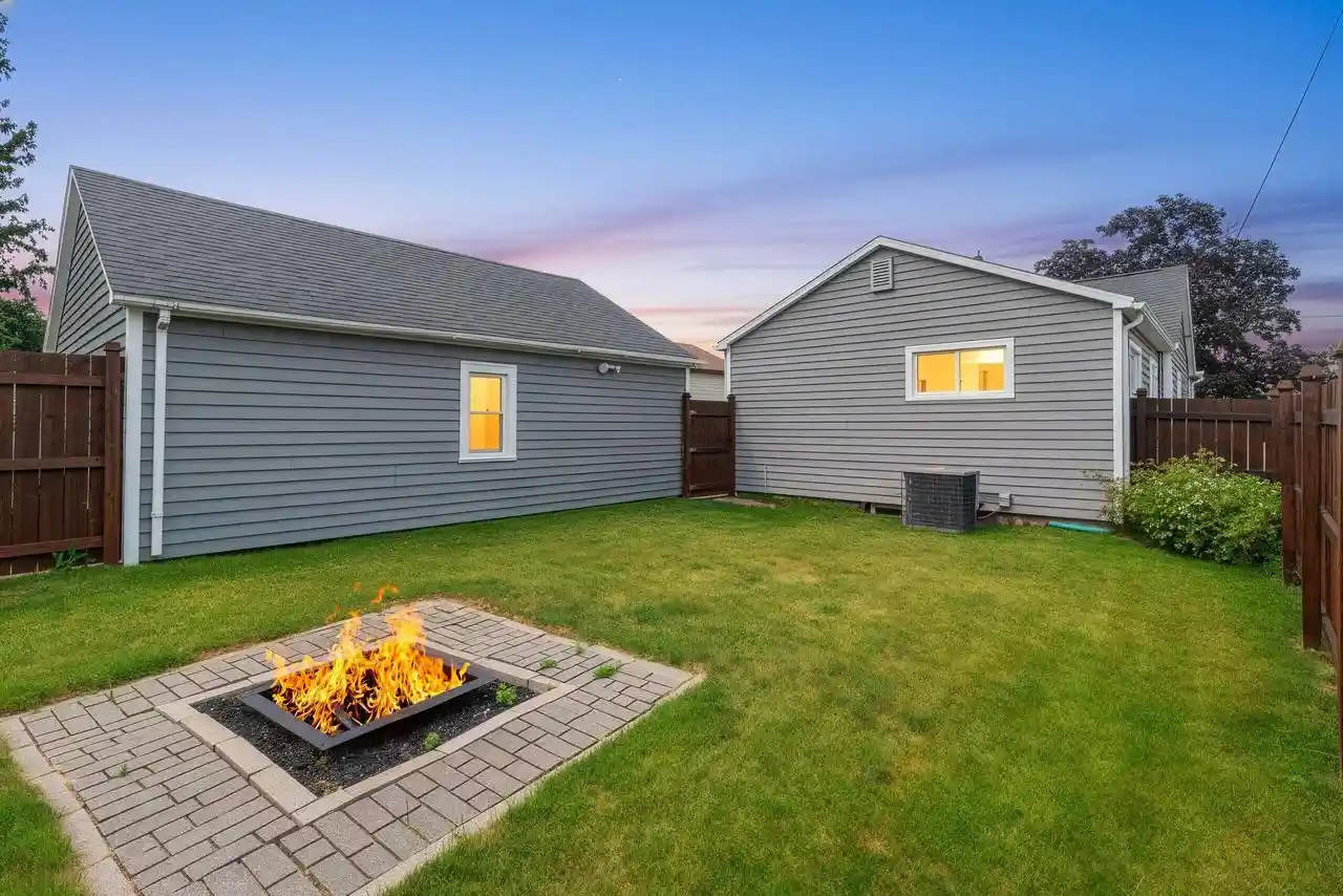 4th image of 825 Summit Street Street, Manitowoc, WI 54220 | MLS# 1972145