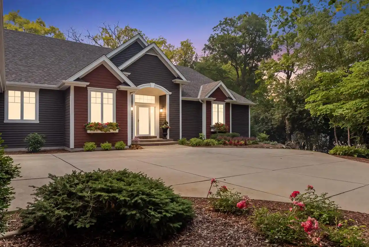 1st image of W279n5280 Hanover Hill Court Court, Sussex, WI 53089 | MLS# 1972155