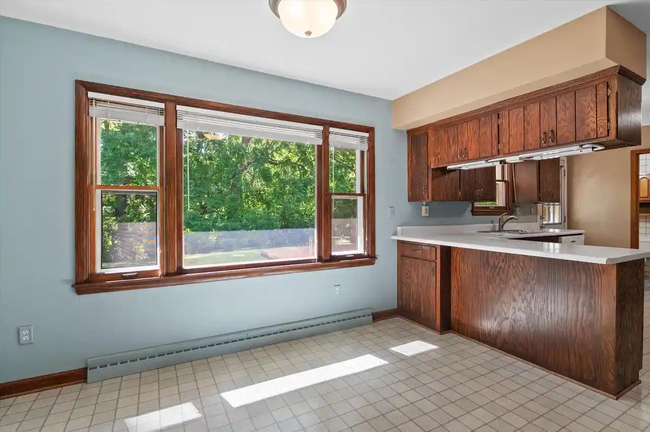 3rd image of S78W20783 Hillendale Dr Dr, Muskego, WI 53150 | MLS# 1972160