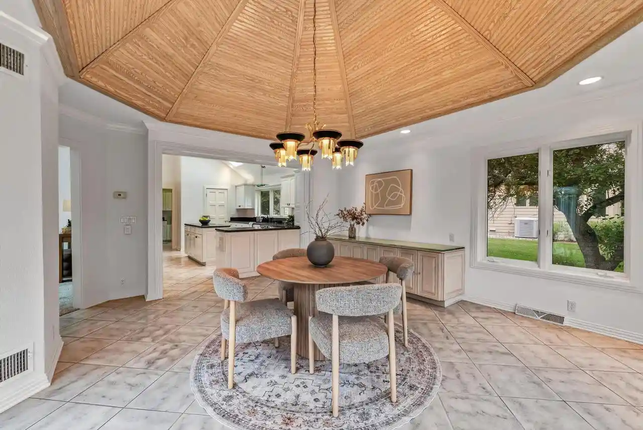 4th image of 2810 W Golf Circle Circle, Mequon, WI 53092 | MLS# 1972157
