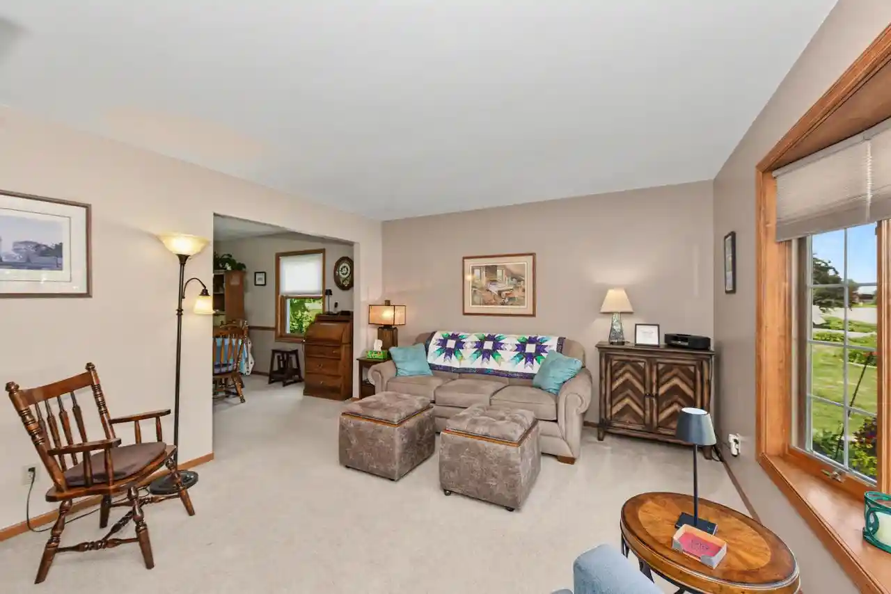 2nd image of 3269 E Carollton Dr Dr, Oak Creek, WI 53154 | MLS# 1972169