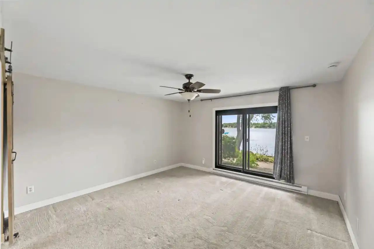 3rd image of 320 E Pleasant St St, Oconomowoc, WI 53066