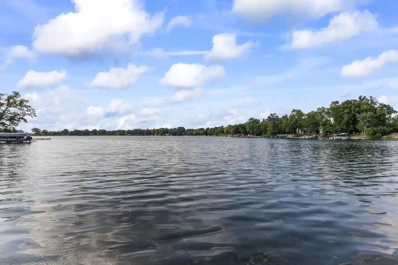 5th image of 320 E Pleasant St St, Oconomowoc, WI 53066