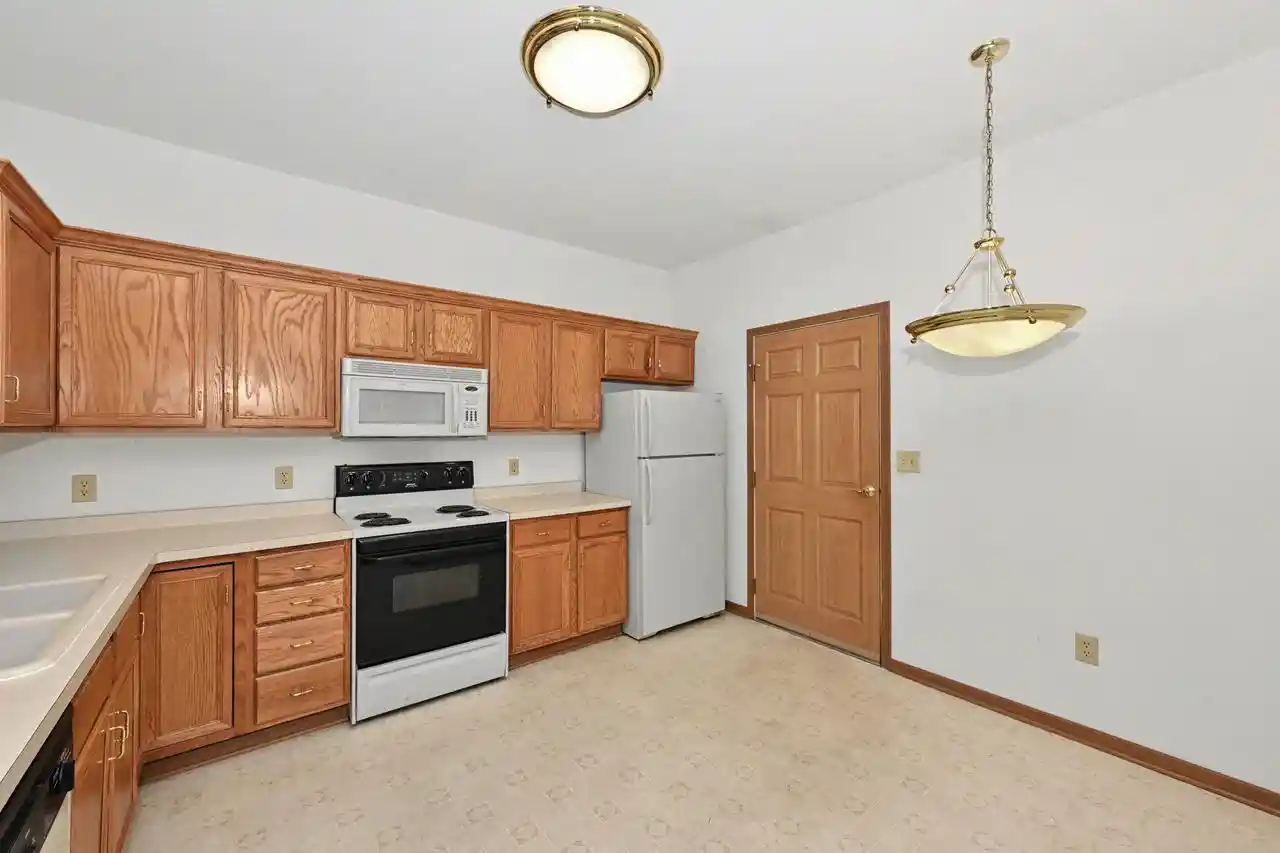2nd image of 6235 S Creekside Dr Dr #21, Cudahy, WI 53110 | MLS# 1972176