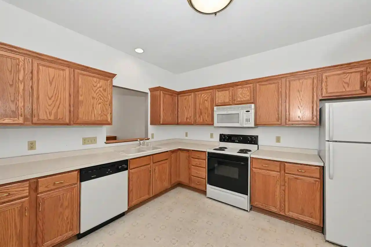 3rd image of 6235 S Creekside Dr Dr #21, Cudahy, WI 53110 | MLS# 1972176