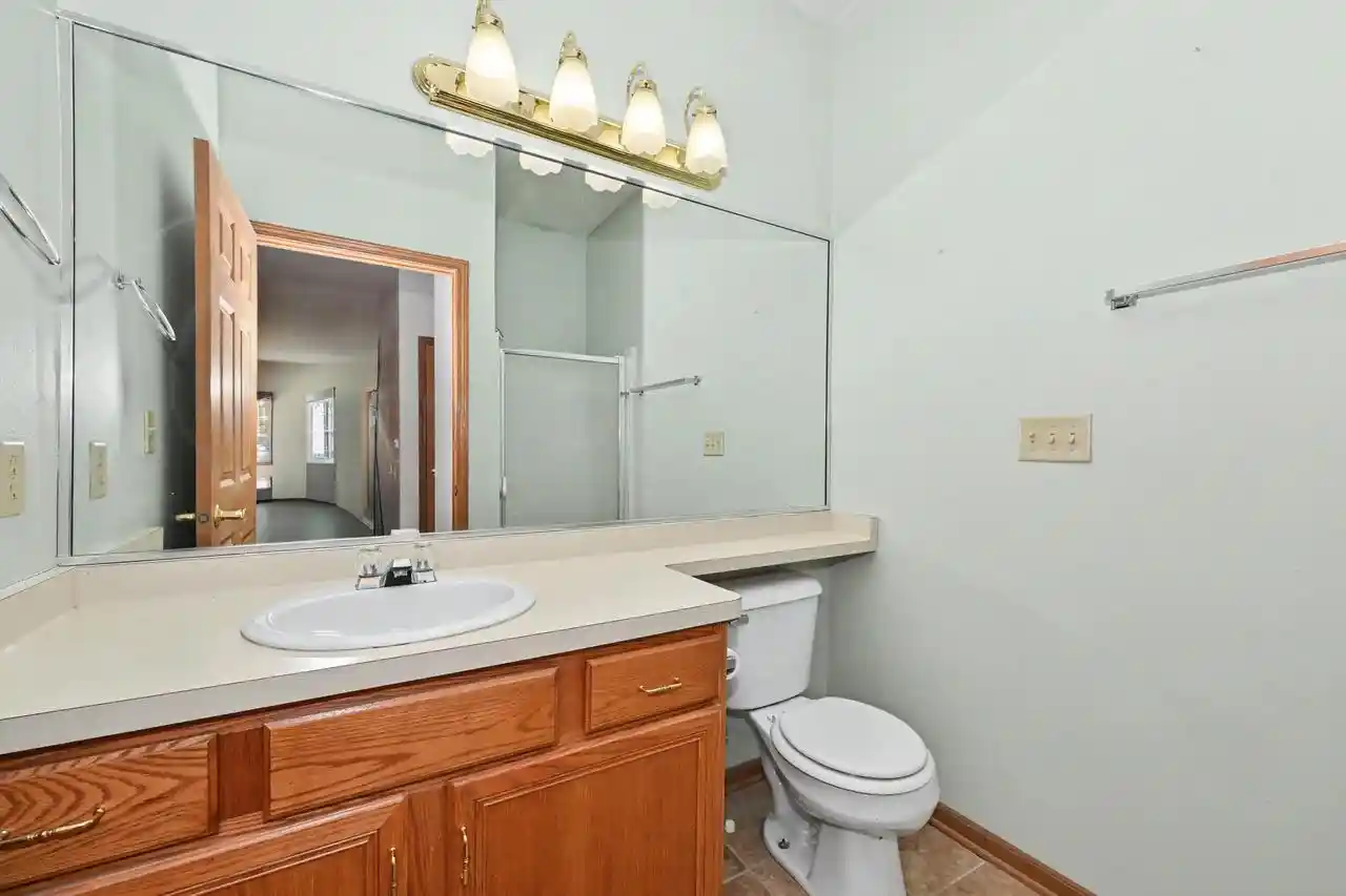 4th image of 6235 S Creekside Dr Dr #21, Cudahy, WI 53110 | MLS# 1972176