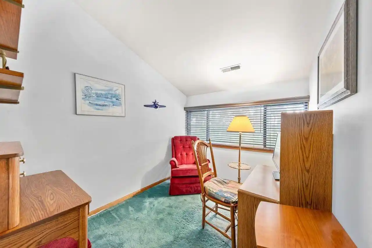 4th image of 374 Park Hill Dr Dr #E, Pewaukee, WI 53072 | MLS# 1972177