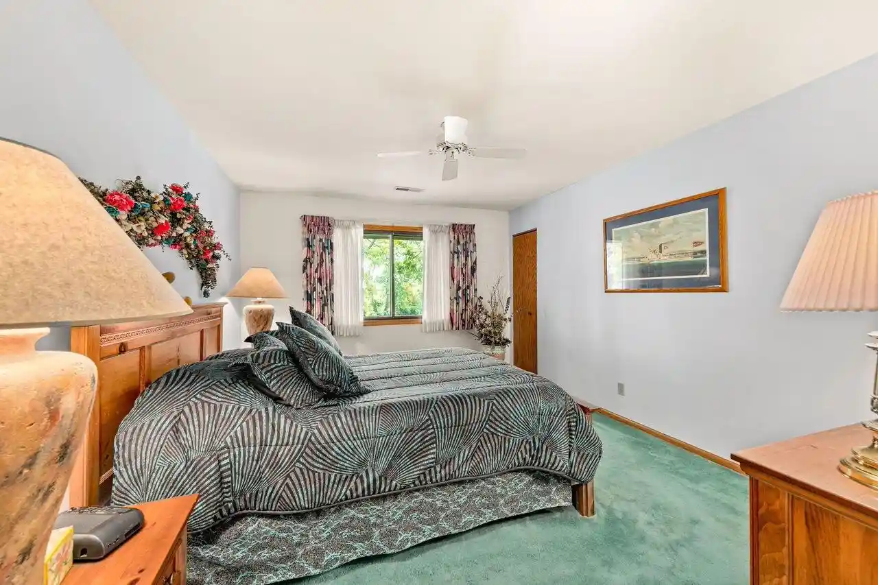 5th image of 374 Park Hill Dr Dr #E, Pewaukee, WI 53072 | MLS# 1972177