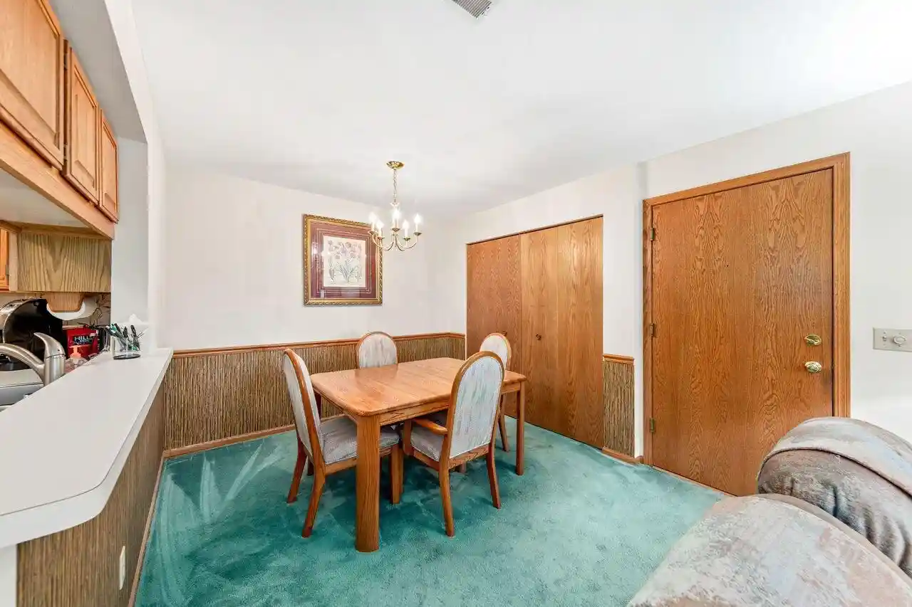 2nd image of 374 Park Hl Dr Dr, Pewaukee, WI 53072
