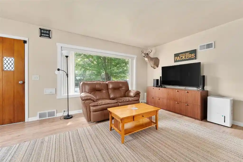 35th image of 1124 Briggs Avenue Avenue, Eau Claire, WI 54703 | MLS# 1603344