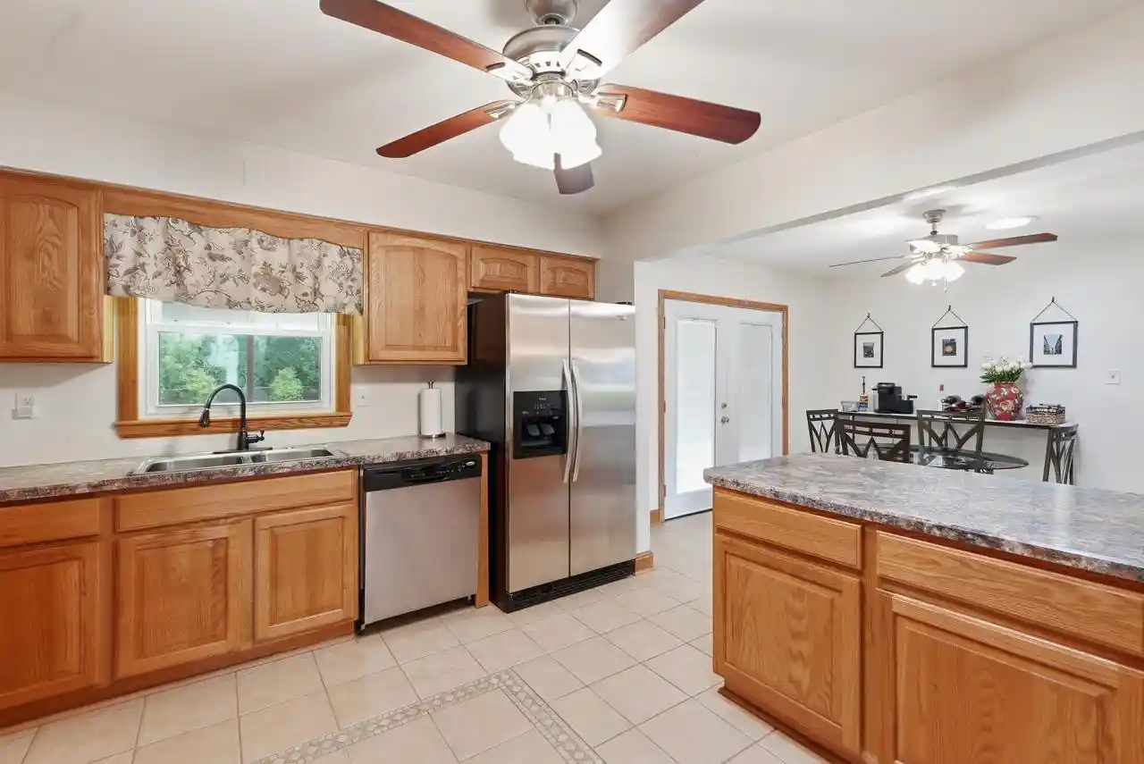 3rd image of N52W15412 El Rio Dr Dr, Menomonee Falls, WI 53051 | MLS# 1972194